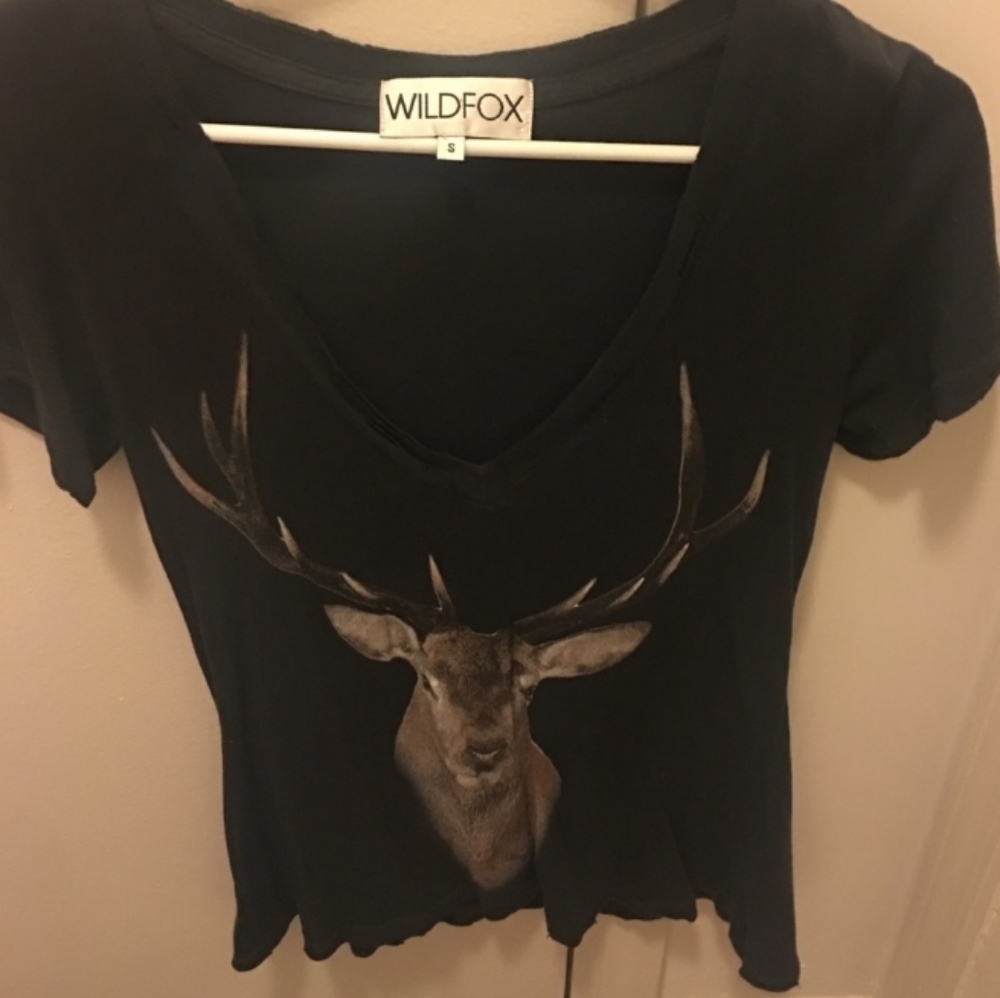 🌌7.21.2023 WILDFOX Deer Tee, V-neck, small